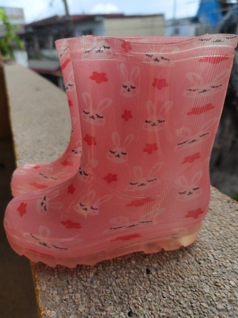 Baby rubber hotsell boots size 3