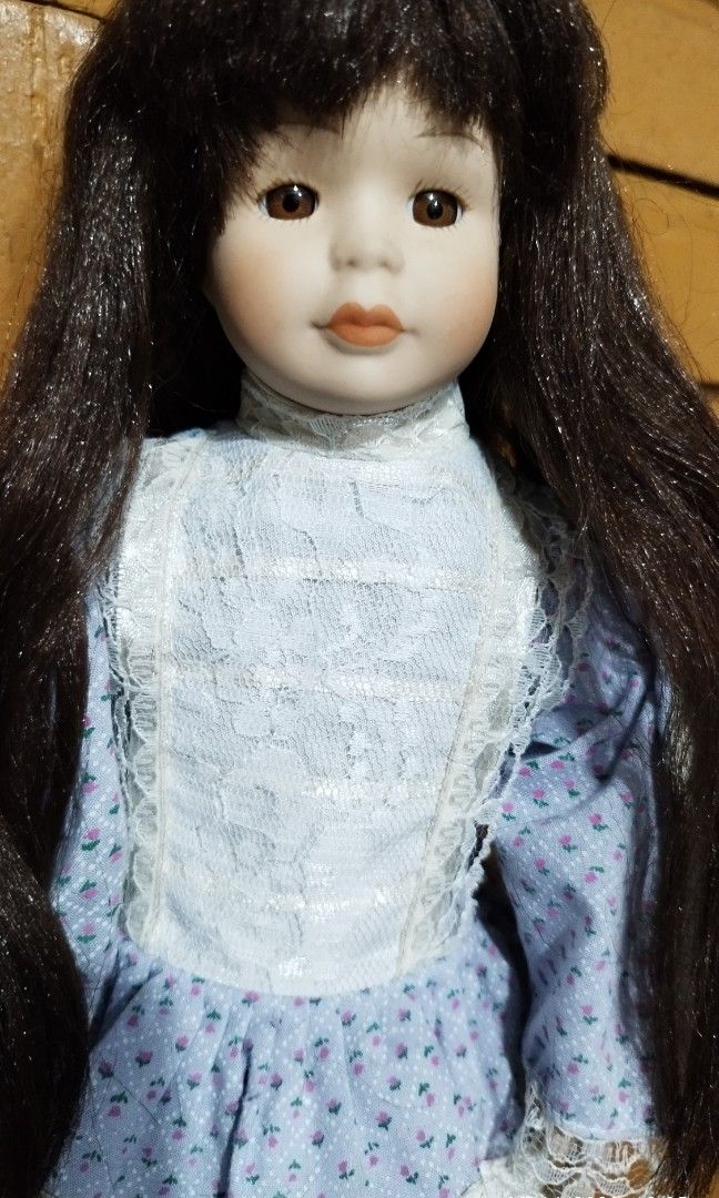 Porcelain doll (Category: Kids Toys) located in Quezon City. Submitted by rosapage (Listing ID 1254656402, Image 3). Description: good condition.