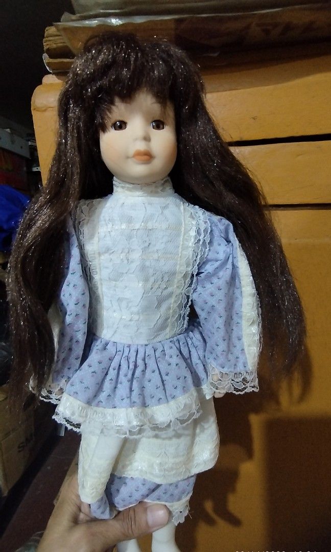 Porcelain doll (Category: Kids Toys) located in Quezon City. Submitted by rosapage (Listing ID 1254656402, Image 2). Description: good condition.