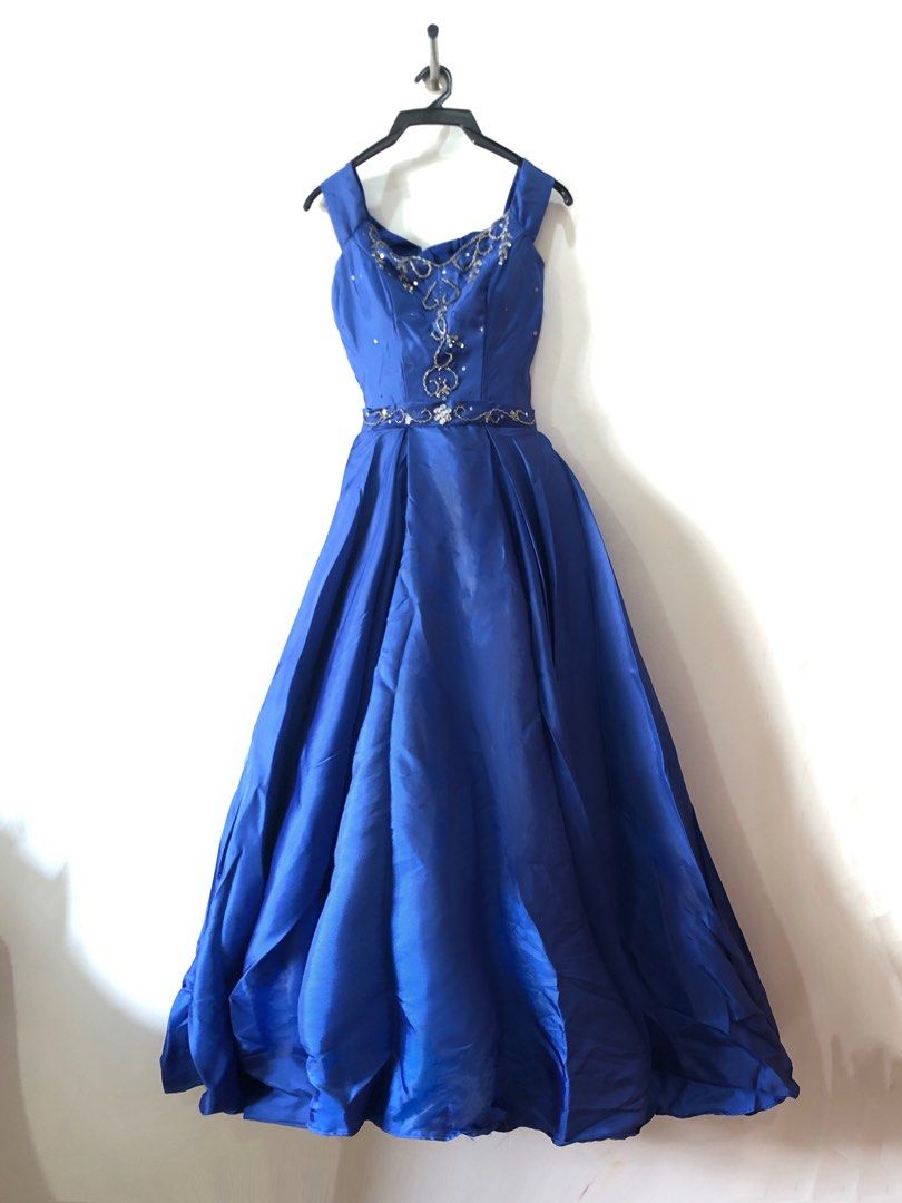 Simple gown for debut top