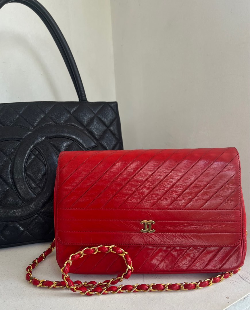 CHANEL FLAP RED GHW WITH HOLO VINTAGE, Luxury, Bags & Wallets on Carousell