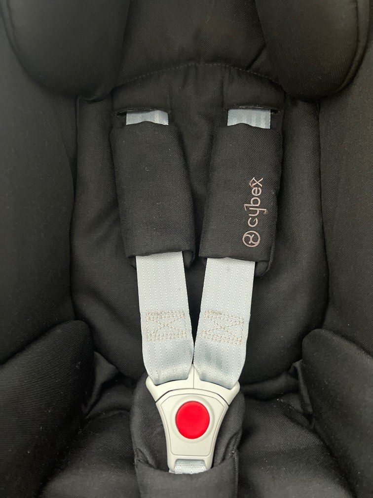 Cybex Cloud Z i-Size Plus Infant Car Seat Bundle With Base Z