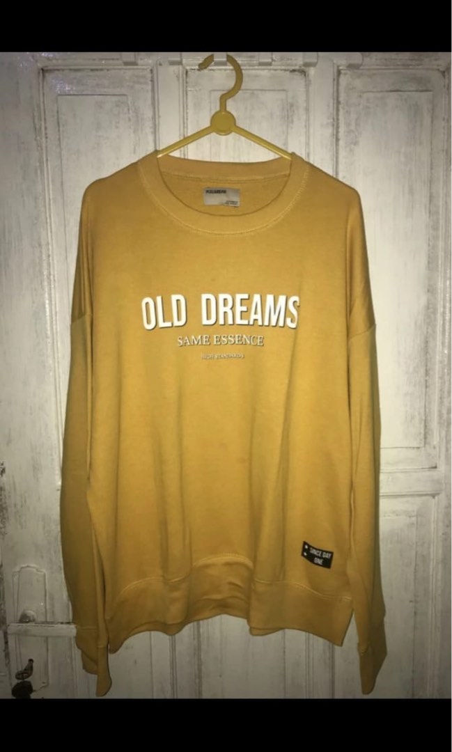 Harga crewneck pull best sale and bear original