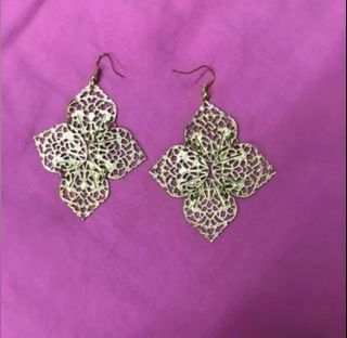 Dangling Gold Earring