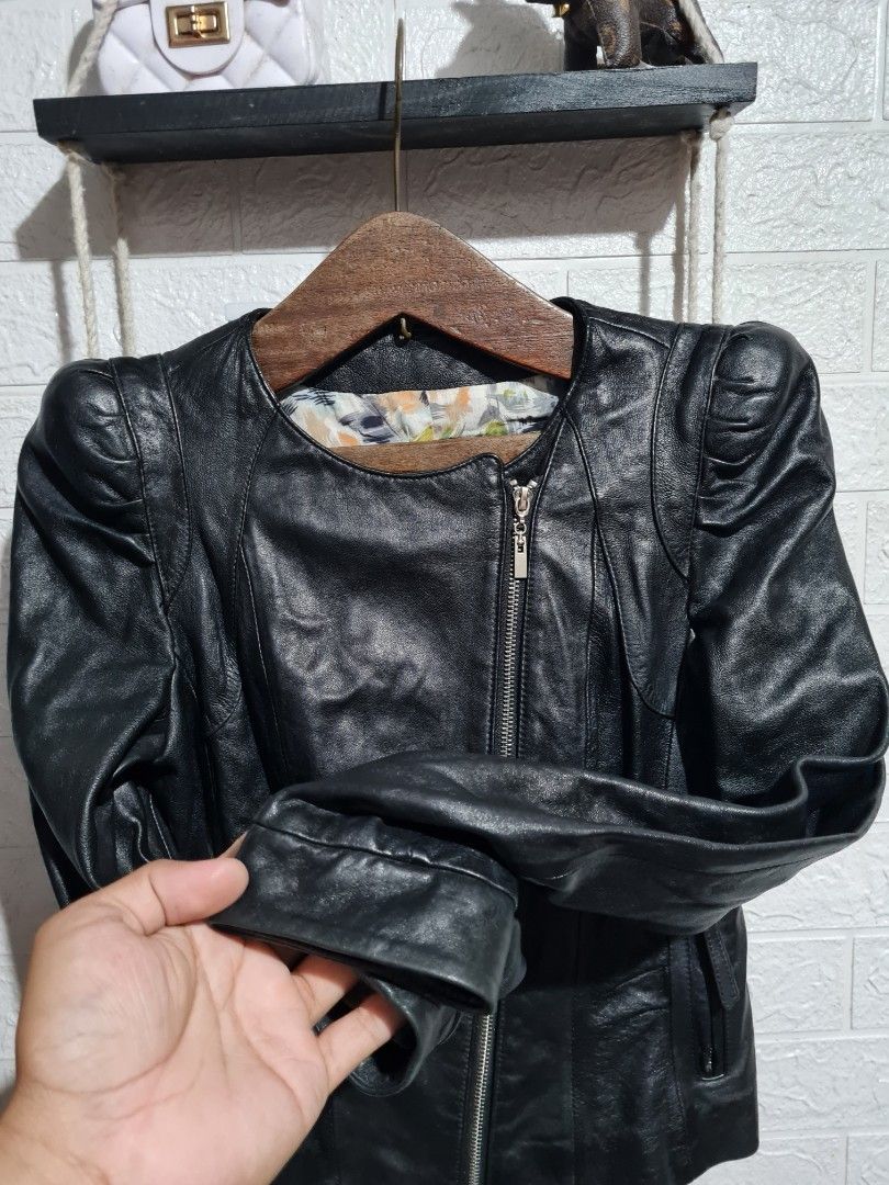 Dolce&Gabbana Leather jacket (Category: Luxury Apparel) located in Baguio. Submitted by fullroom.dgs (Listing ID 1254768831, Image 2). Description: Dolce&Gabbana Leather jacket Excellent condition Small-Medium Price: 4800php + shipping fee Location: Baguio city Payment thru: Gcash only Courier thru: Jnt only.