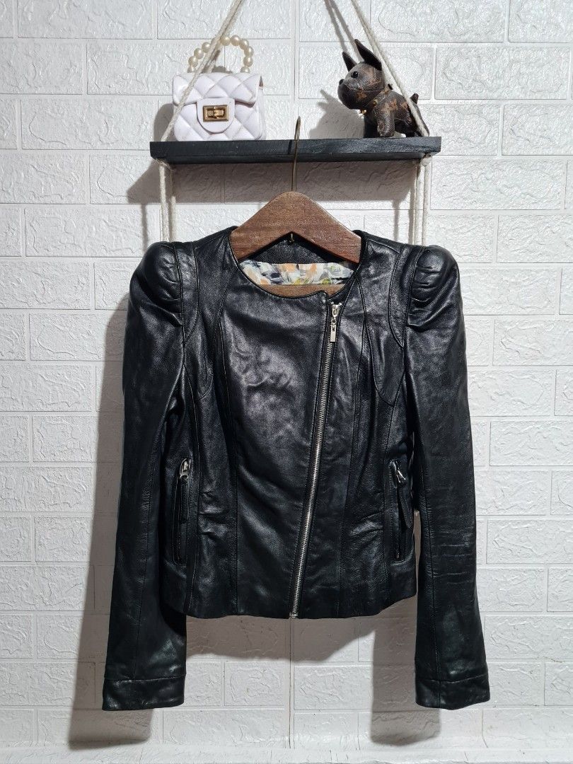 Dolce&Gabbana Leather jacket (Category: Luxury Apparel) located in Baguio. Submitted by fullroom.dgs (Listing ID 1254768831, Image 1). Description: Dolce&Gabbana Leather jacket Excellent condition Small-Medium Price: 4800php + shipping fee Location: Baguio city Payment thru: Gcash only Courier thru: Jnt only.