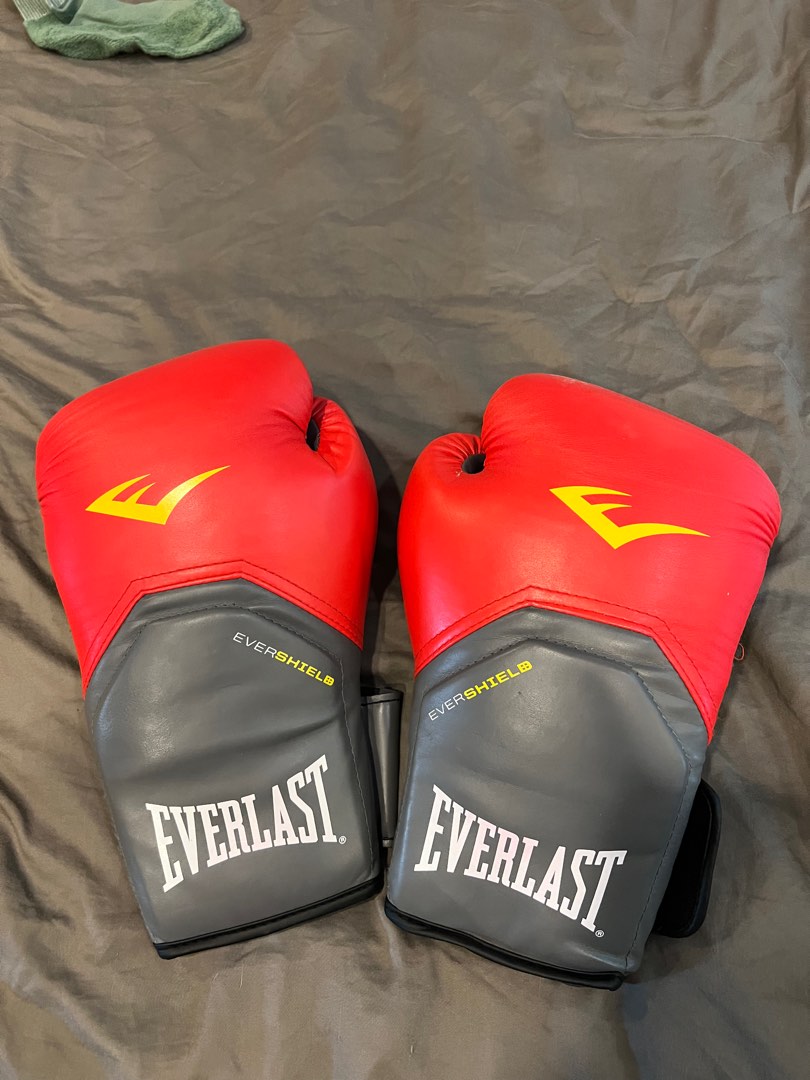 Everlast Boxing MMA Gloves 14oz Sports Equipment Other Sports
