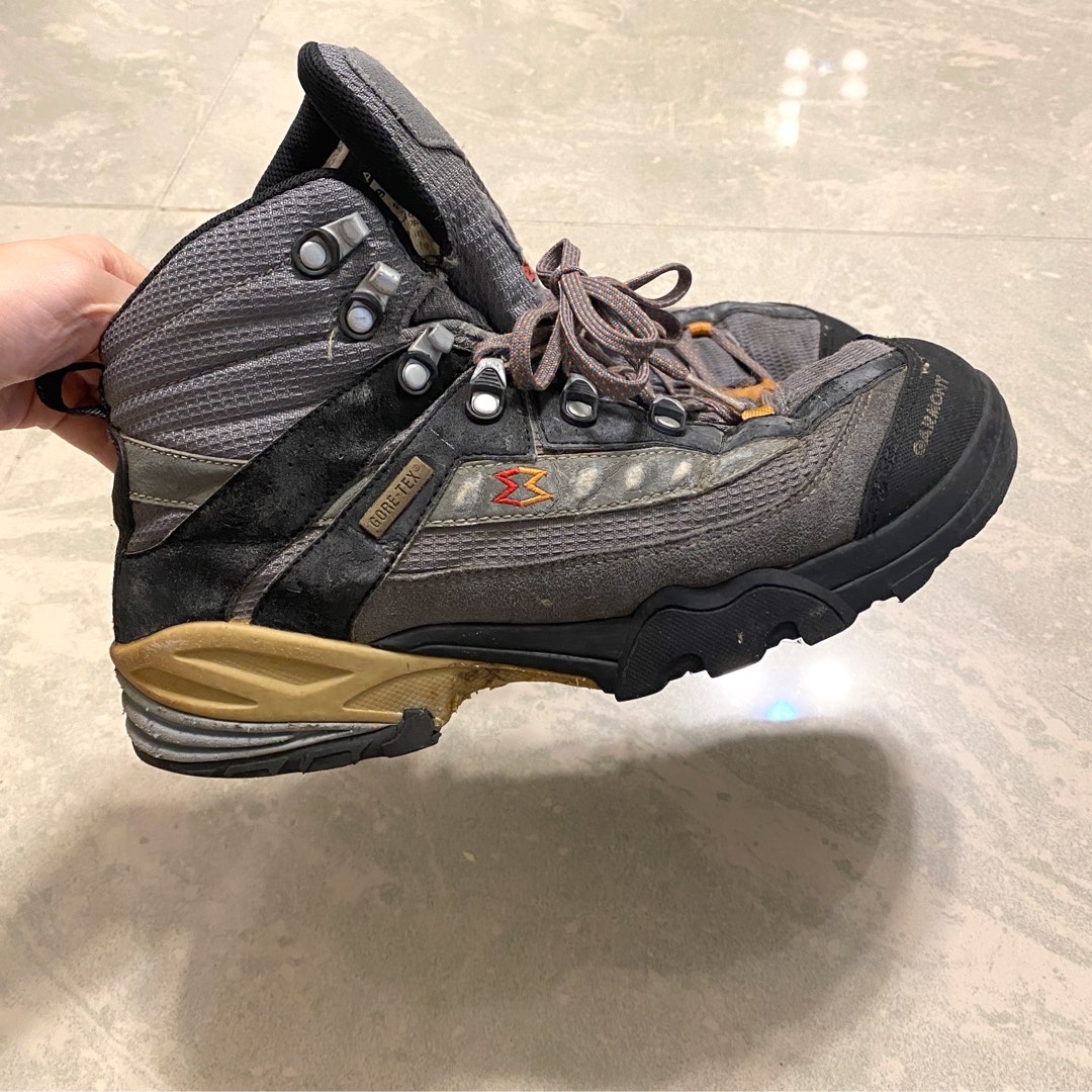 Garmont Gore tex 防水灰色行山鞋boots, 男裝, 鞋, 靴- Carousell