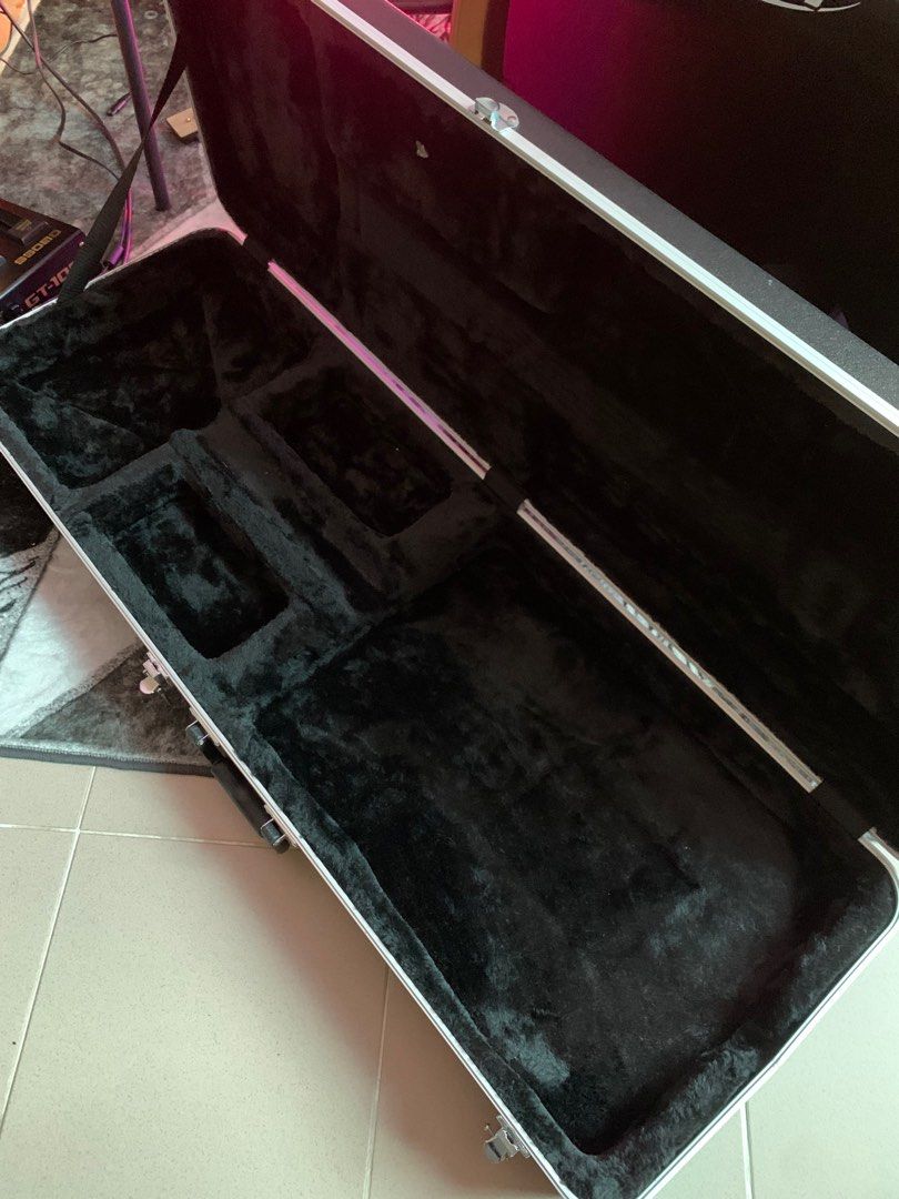 Gator Electric Guitar Hard Case, Hobbies & Toys, Music & Media, Music