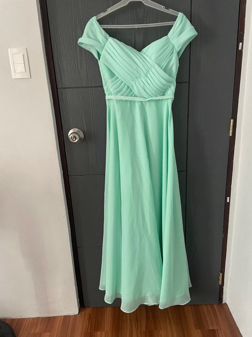Green bridesmaid dress (Category: Evening dresses & gowns) located in Quezon City. Submitted by mmjdc (Listing ID 1254640867, Image 1). Description: Green bridesmaid dress Used once Fits small to medium frame.
