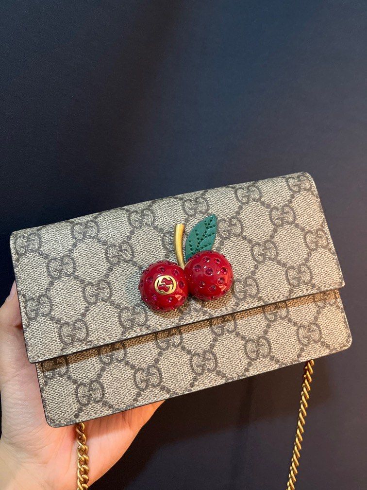 Gucci supreme mini hotsell bag with cherries