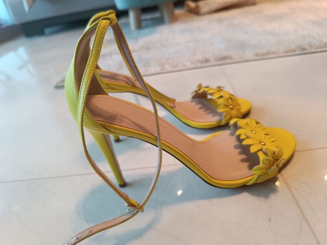 Yellow heels shop size 9