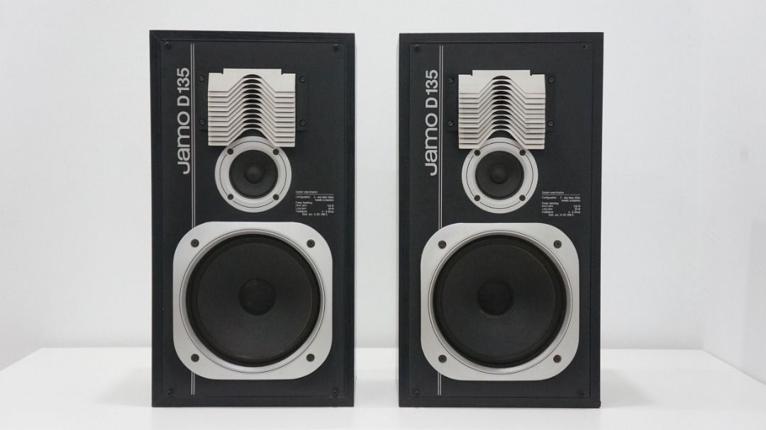 Jamo D135 3 Way Classic 8 Large Bookshelf Speakers
