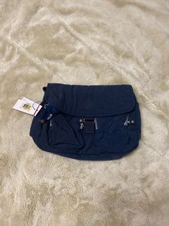 Kipling  側背包 尺寸33*26*12cm