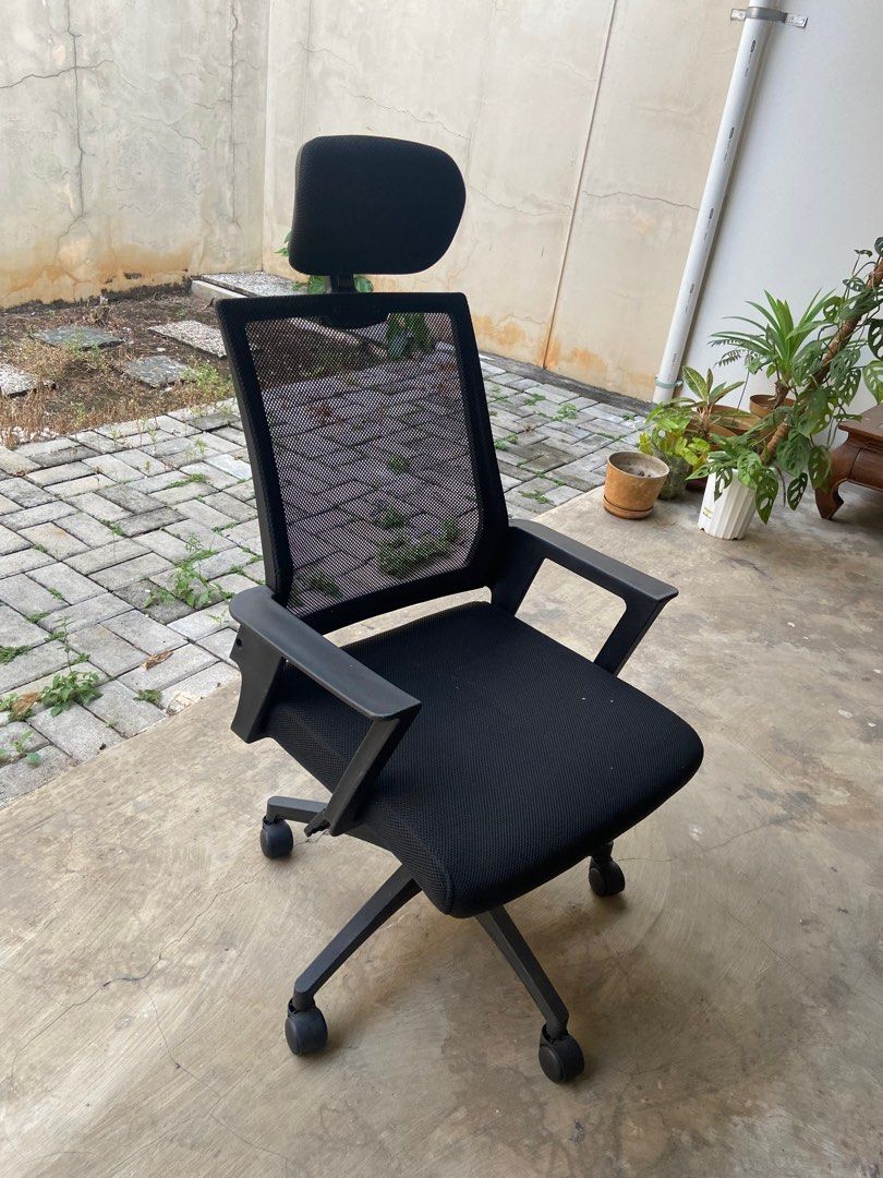 Kursi Kantor Bekas, Perabotan Rumah di Carousell