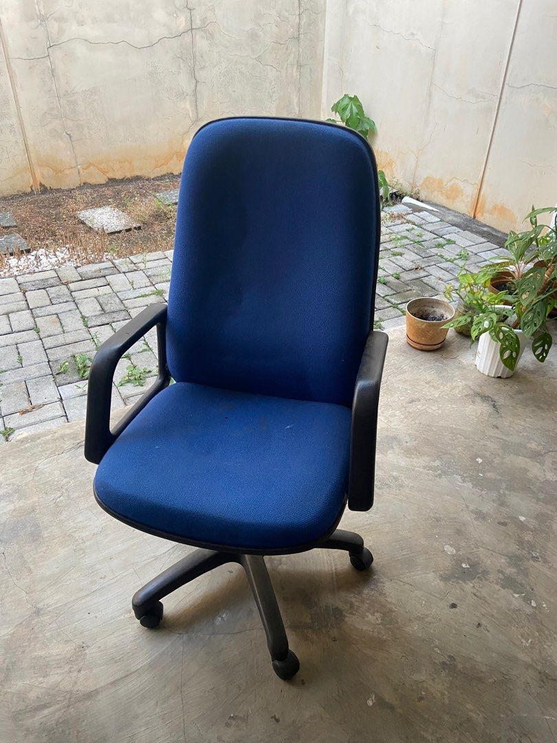 Kursi Kantor Bekas, Perabotan Rumah di Carousell