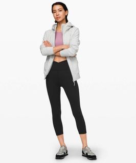 Lululemon Align Crop 21" *Cross Waist
Black