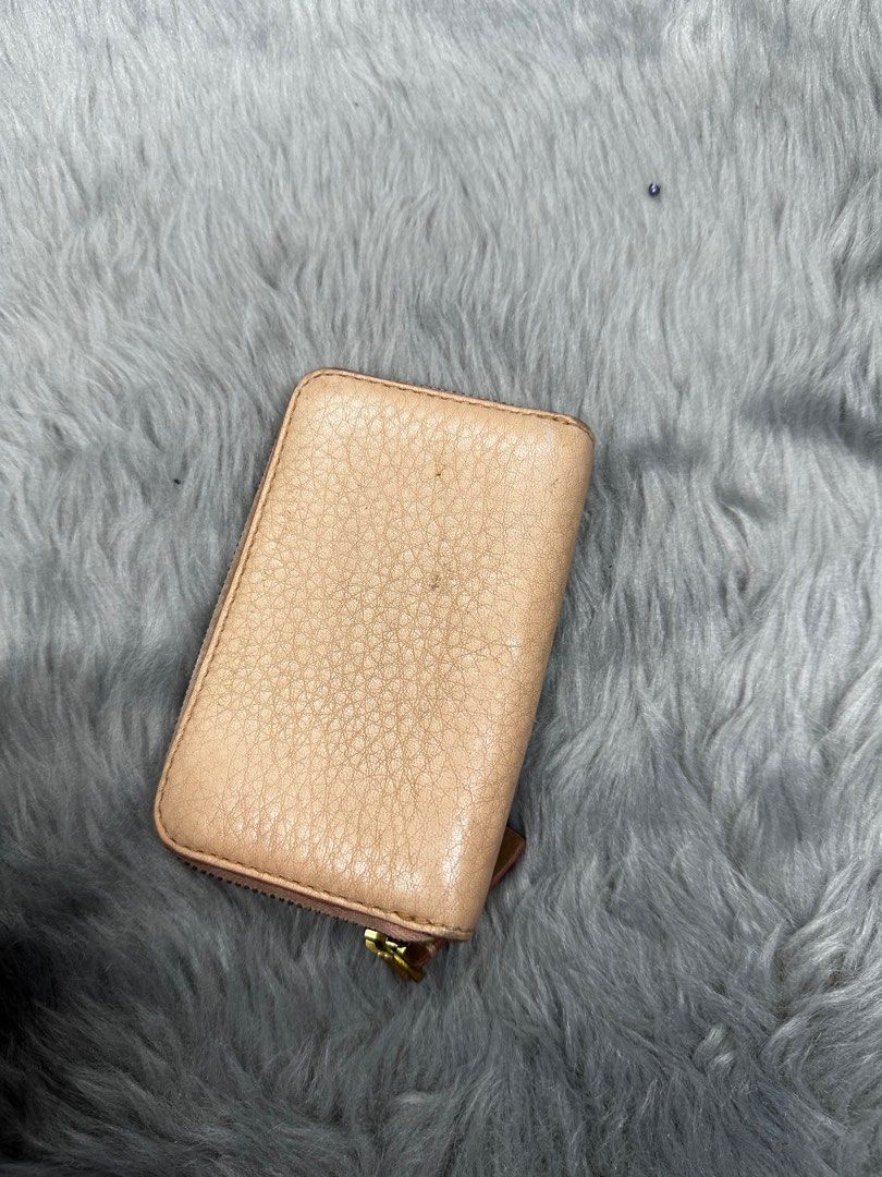 marc jacobs card coin case (Category: Luxury Bags & Wallets) located in Antipolo. Submitted by prelovedcloseta (Listing ID 1254731808, Image 2). Description: auth marc jacobs card case or can be coin purse cute case just need little bit cleaning.