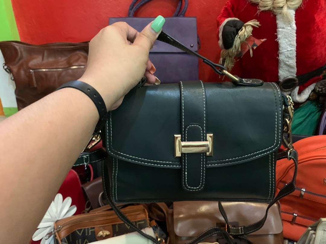 Pre-loved DISSONA Sling Bag, Women's Fashion, Bags & Wallets, Cross-body  Bags on Carousell