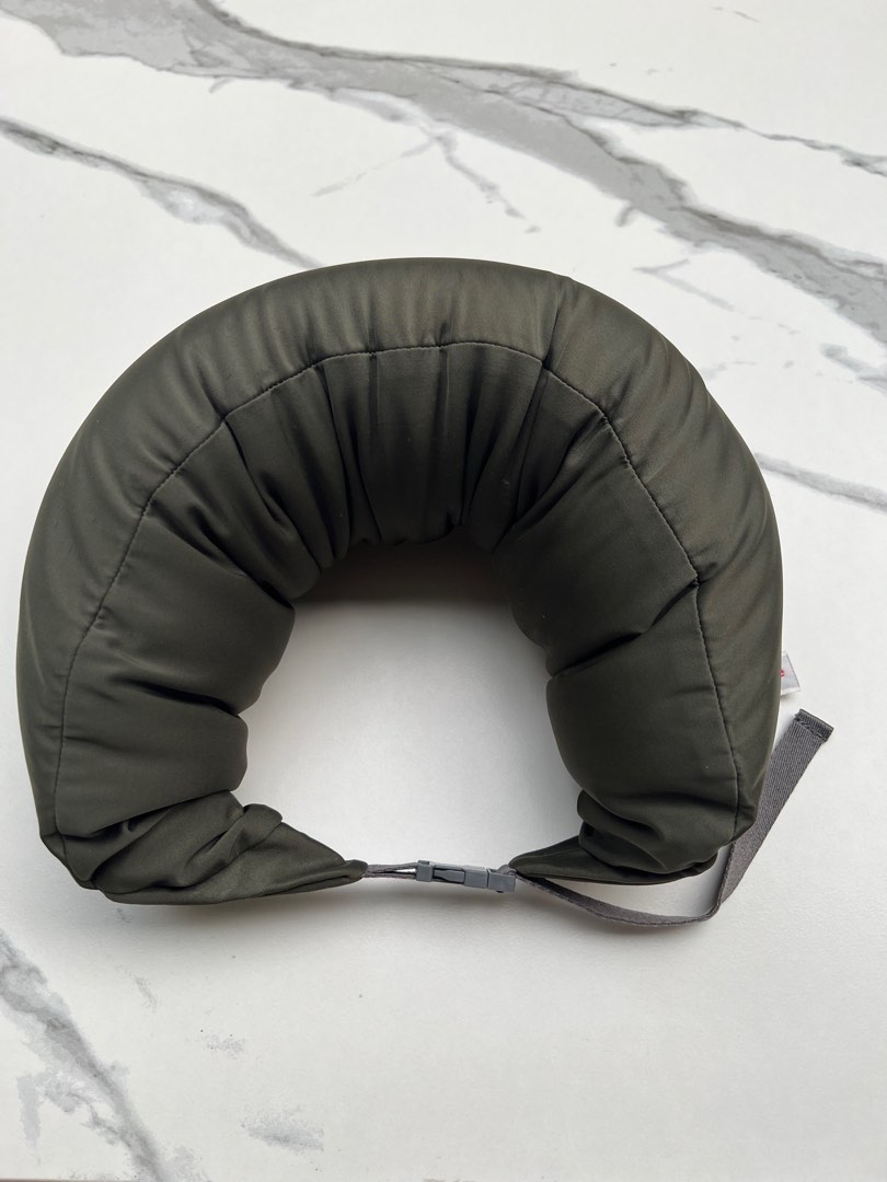 MINISO Neck Pillow Travel, Perabotan Rumah di Carousell