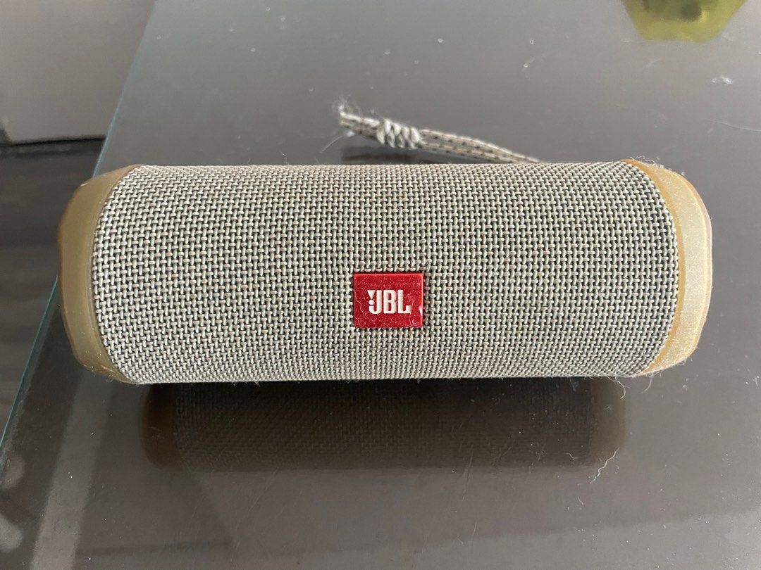 Move out sale JBL Flip 4