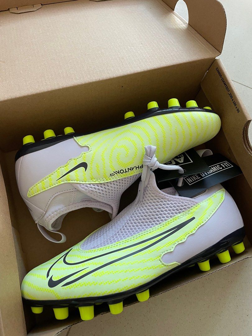 childrens nike football trainers