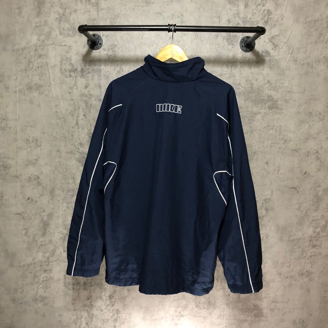 nikewind breaker