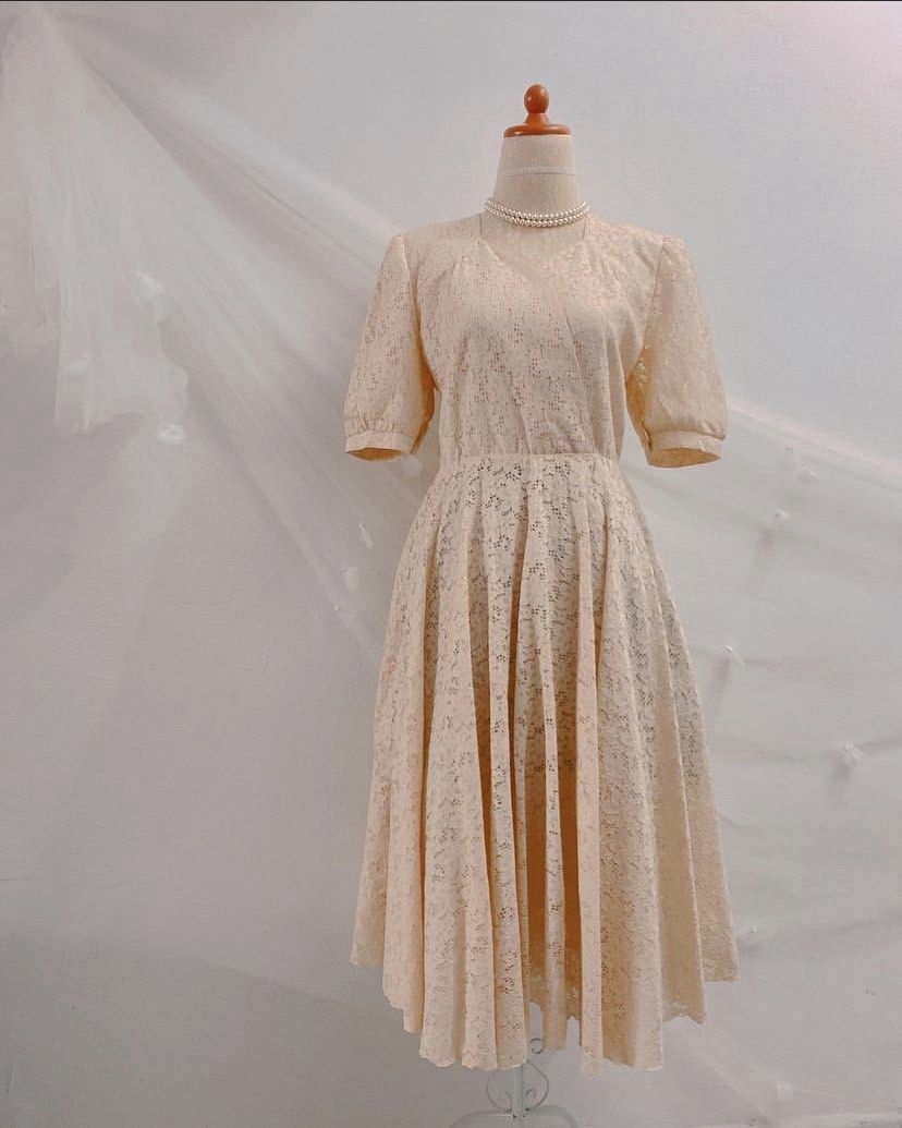 Beige lace midi outlet dress