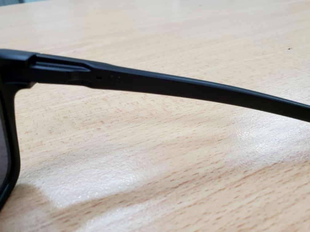 Oakley latch 2025 square size
