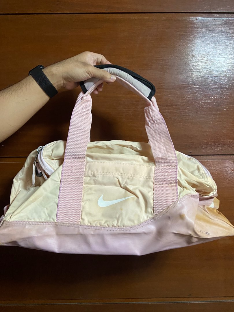 Pink nike duffle bag hotsell