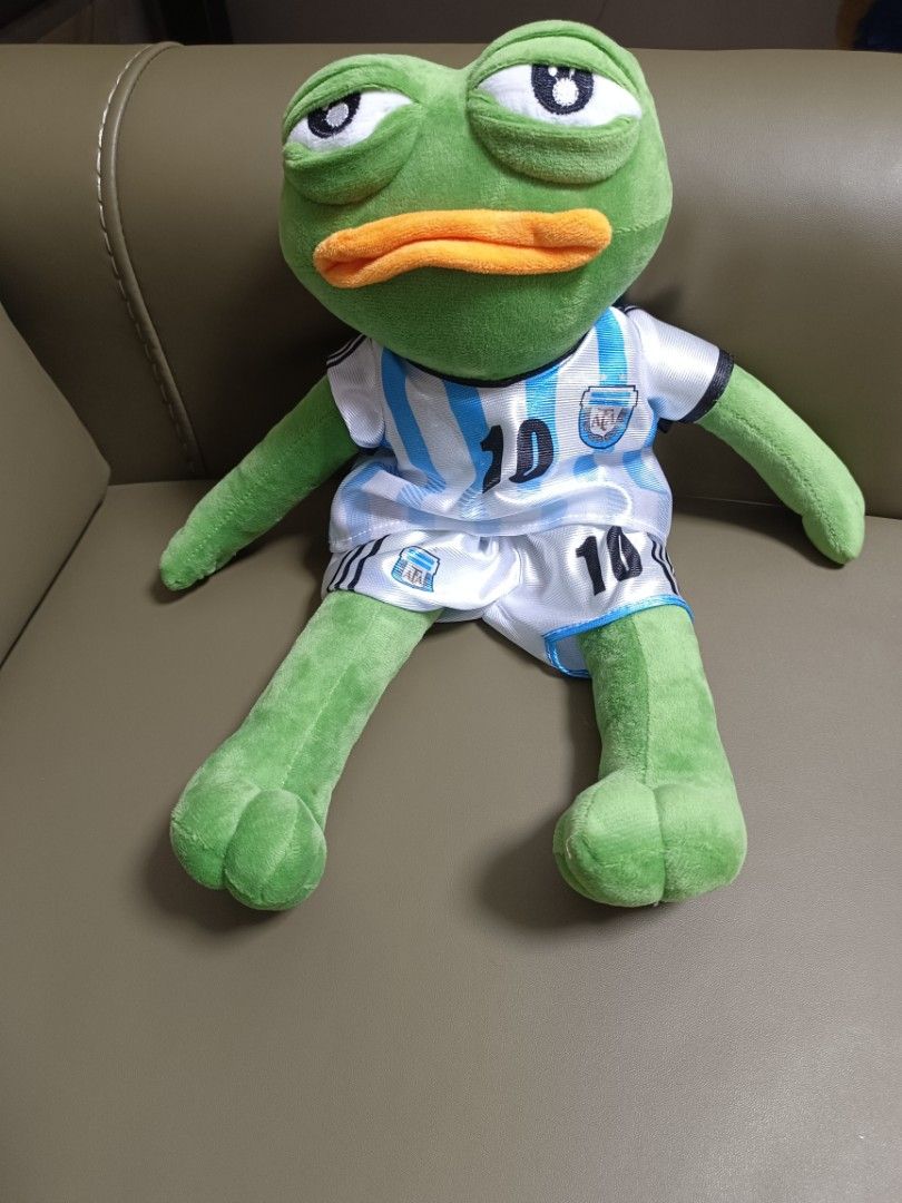 Pepe the frog lionel messi 10 Argentina football 足球球王悲傷青蛙美斯梅西阿根廷, 運動產品,  運動與體育, 運動與體育- 球拍和球類運動- Carousell