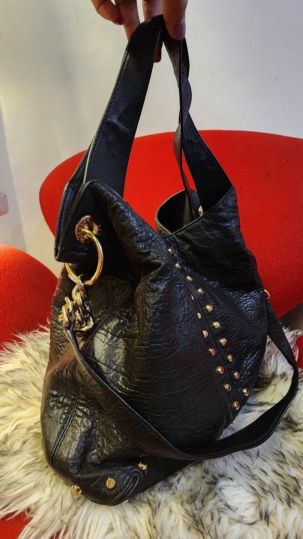 Preloved mk (Category: Luxury Bags & Wallets) located in Liloan. Submitted by jinalyns (Listing ID 1254761041, Image 2). Description: Mk, almost new. Gold hardwares..