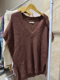 Pull and bear vest / rajut / cardigan