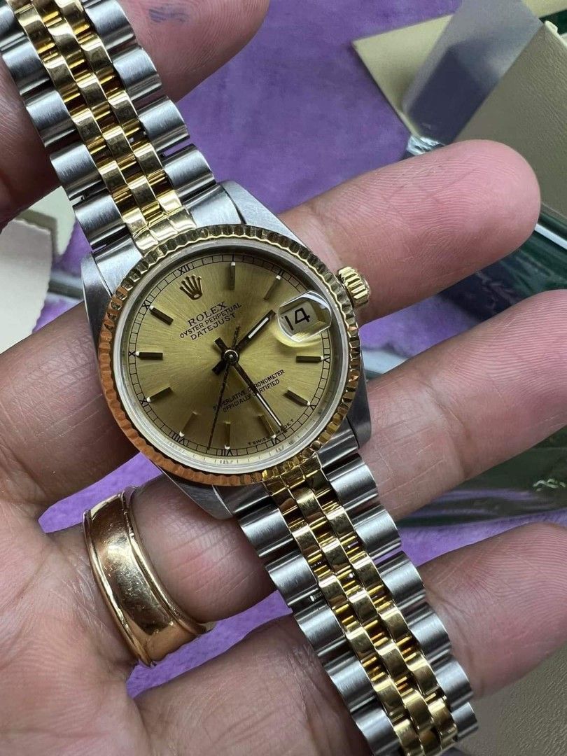 R O L E X DATEJUST 31mm (Category: Luxury Watches) located in Manila. Submitted by annafinds (Listing ID 1254725137, Image 1). Description: ‼️FOR SALE‼️ (Steal price) R O L E X DATEJUST 31 👩‍⚕️ Ref. No. 68273 ✅1989 model (Lxxxxxx serial) ✅Twotone (Gold & steel) 🔥₱359,500.00 only🔥 Lowest in the Market. Chrono24 price ₱.400,000.00 up ✅ Swissmade ✅Automatic ✅ Sapphire glass ✅Twotone (Gold & steel) ✅31 mm case size ✅7 inches wrist size. ✅ Pristine