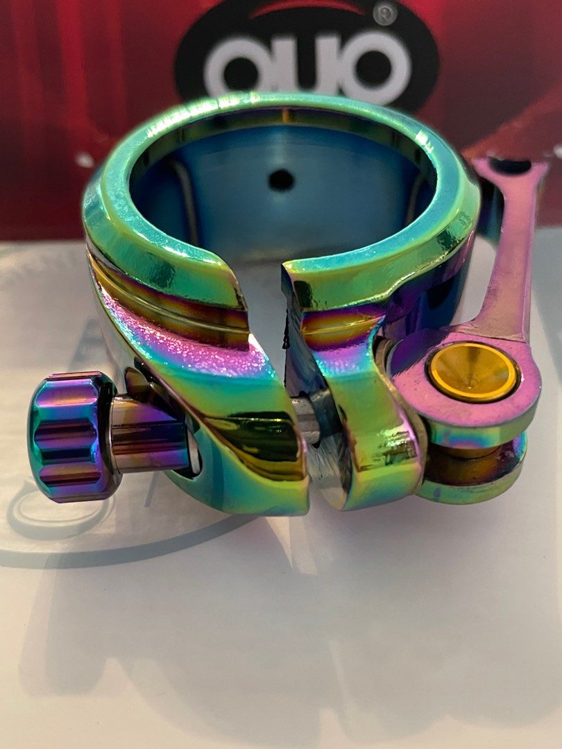 Oil slick seat clamp outlet
