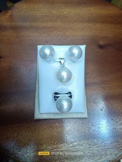 Simple Set Authentic South Sea Pearl
