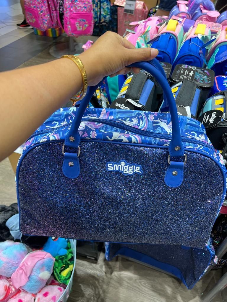 Smiggle weekender best sale