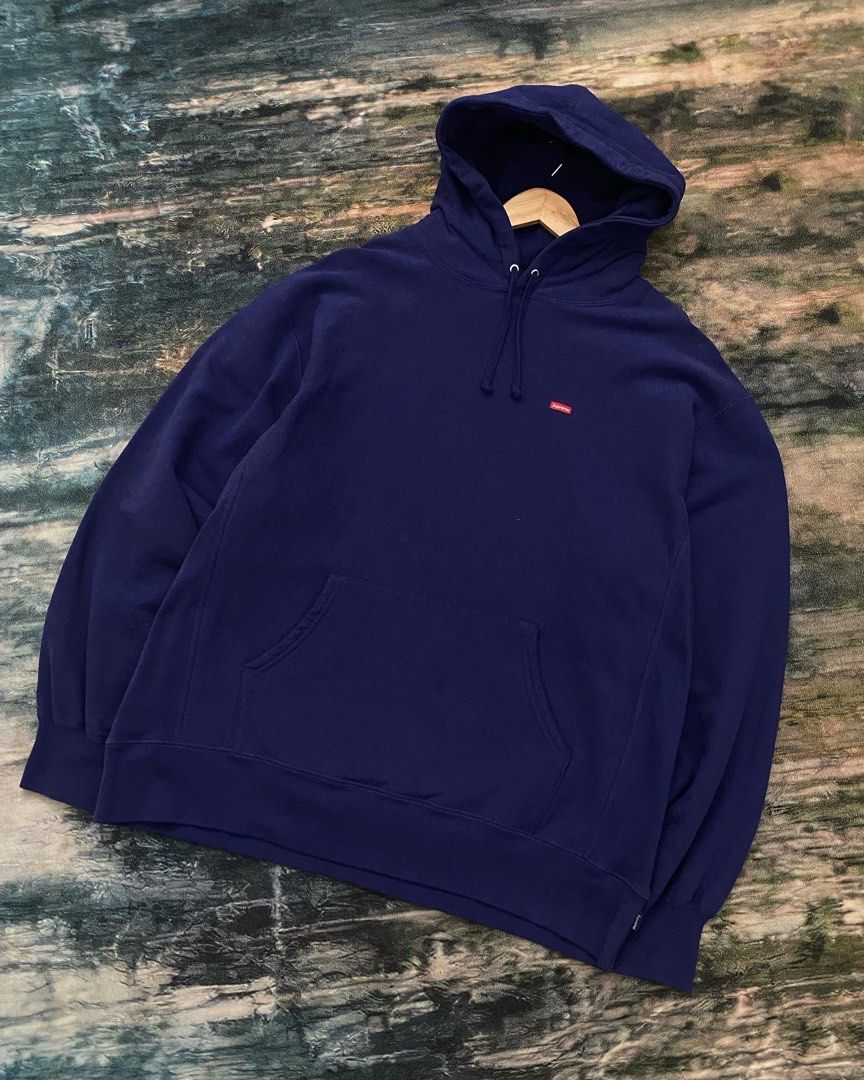 Supreme small logo hoodie shop