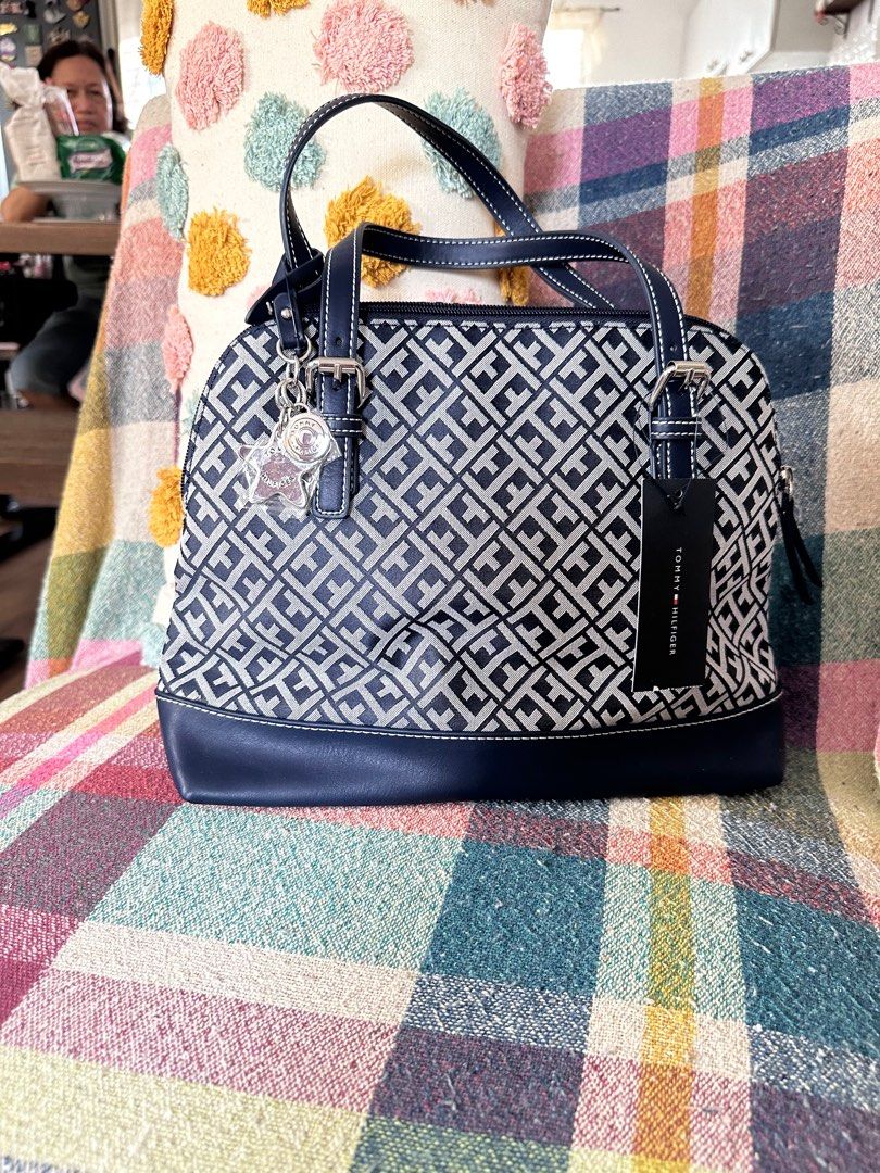Tommy hilfiger store hand bag