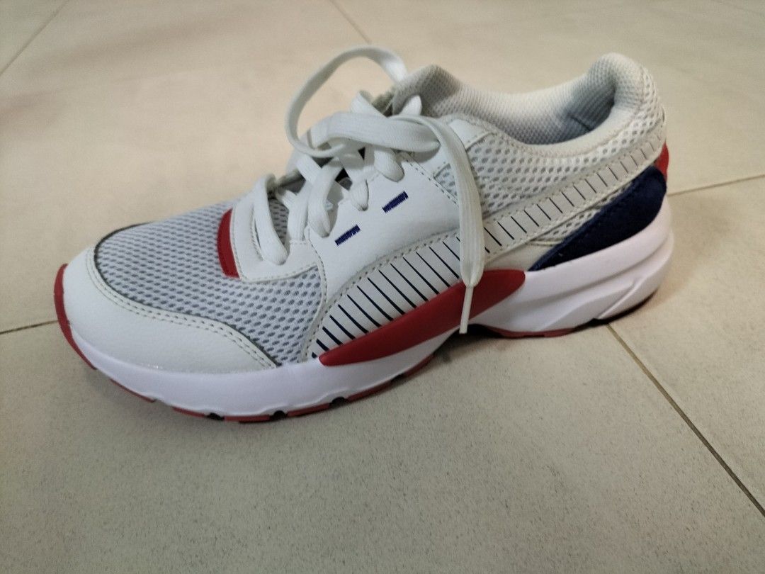 UK 7 PUMA white shoes Men s Fashion Footwear Sneakers on Carousell