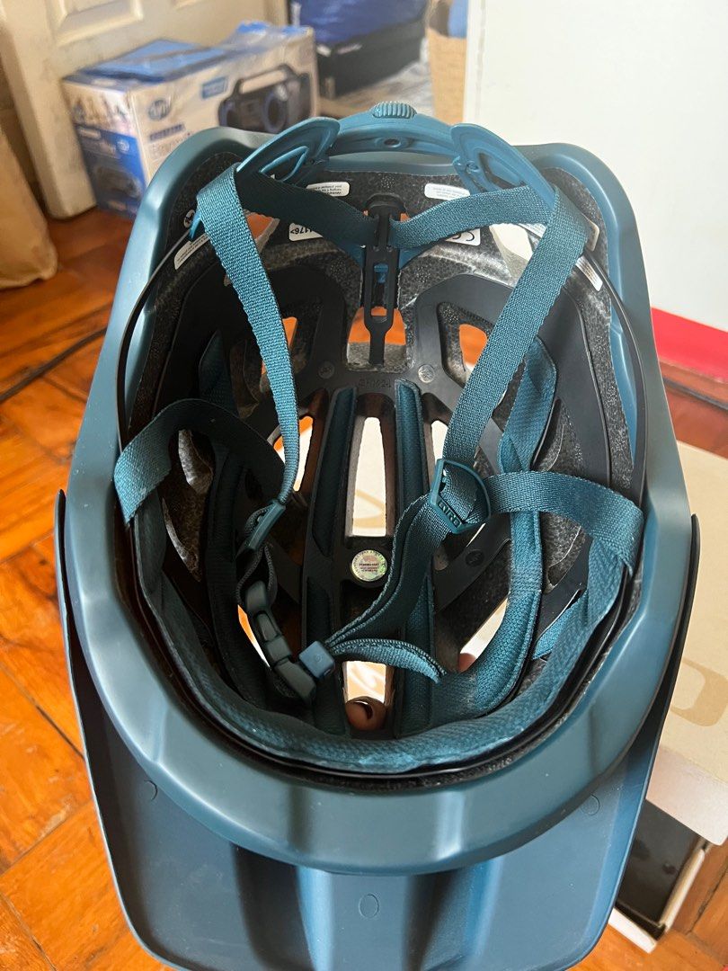 Used Giro Helmet (MTB) (Category: Bicycles) located in Makati City. Submitted by fara_delacruz (Listing ID 1254654892, Image 3). Description: Slightly Negotiable With few scratches.