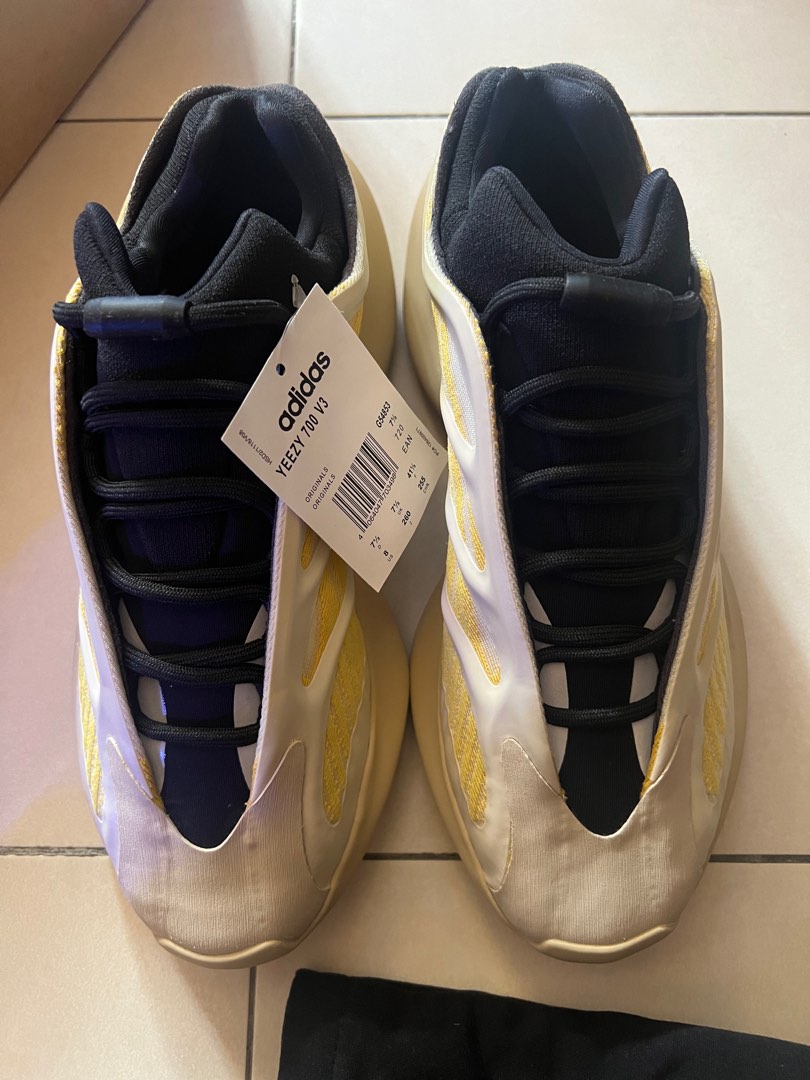 adidas yeezy 700 mens gold