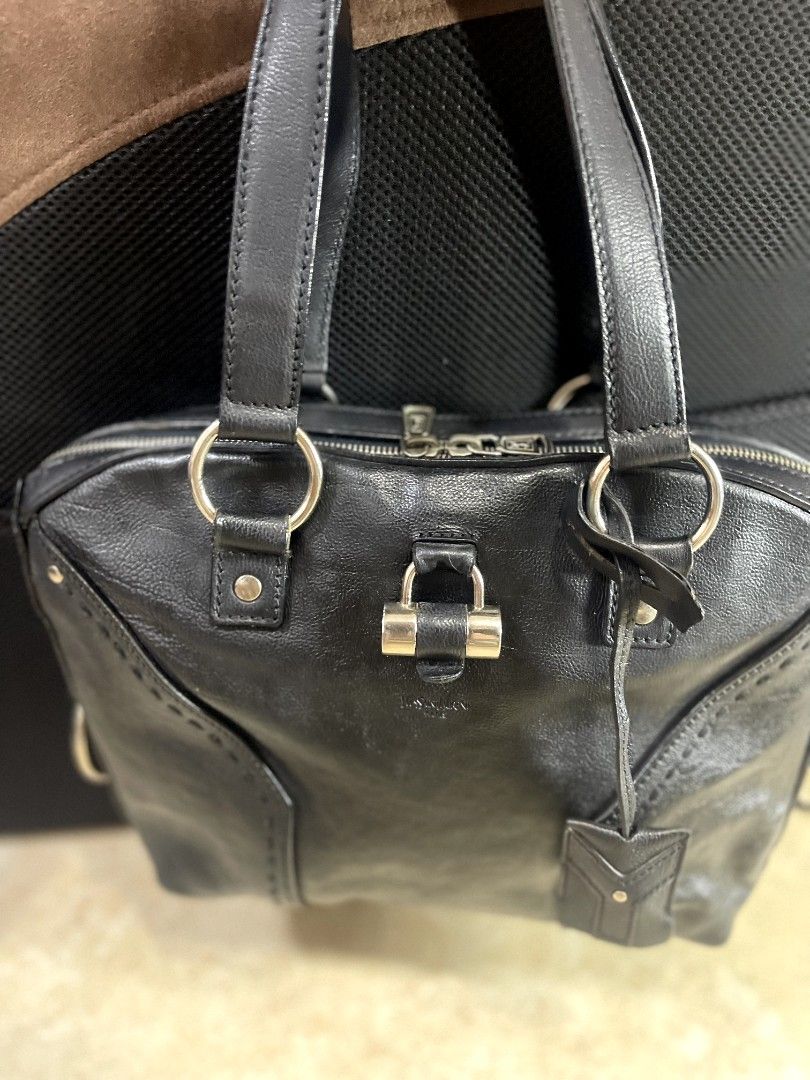 YSL MUSE SMALL (Category: Luxury Bags & Wallets) located in Antipolo. Submitted by msshop26 (Listing ID 1254693601, Image 2). Description: authentic pre-loved YSL MUSE signs of flaw but still in good condition 8/10 condition all posted bags are on hand pls.manage expectations as this is a pre-loved bag.