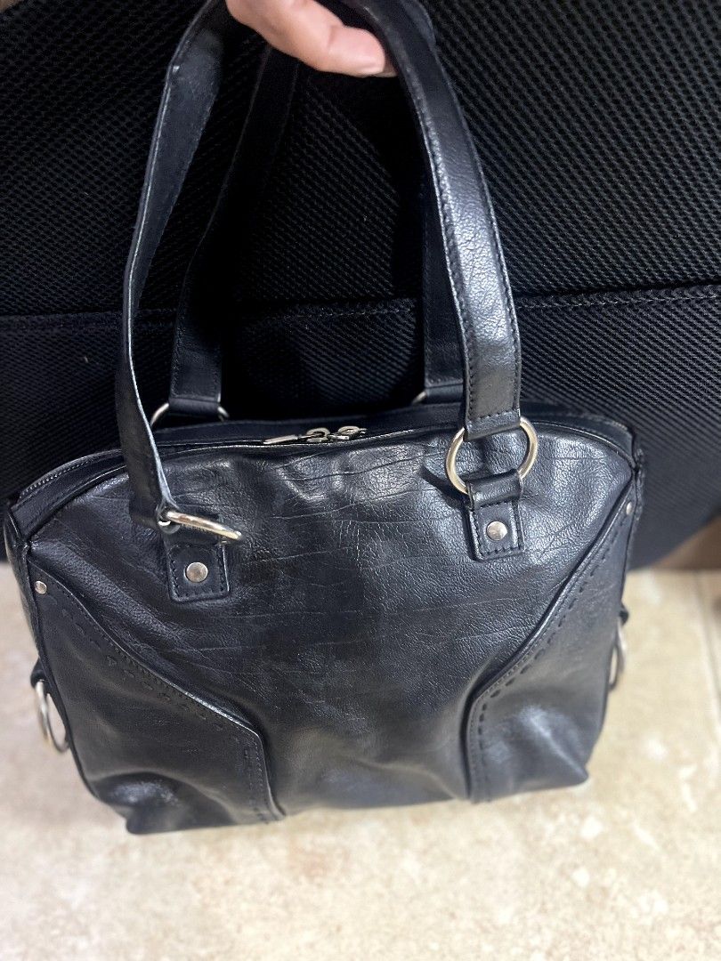 YSL MUSE SMALL (Category: Luxury Bags & Wallets) located in Antipolo. Submitted by msshop26 (Listing ID 1254693601, Image 3). Description: authentic pre-loved YSL MUSE signs of flaw but still in good condition 8/10 condition all posted bags are on hand pls.manage expectations as this is a pre-loved bag.