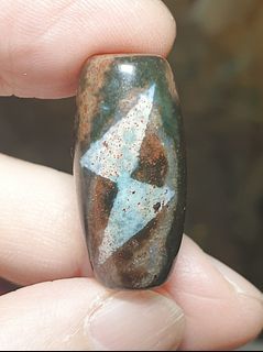 Gegegems Collection 27.6mm Aged Tibetan Xang Xung (Zhang Zhung) Lightning 5-Eye Dzi with red spots and Natural Eye (with certificate, free necklace string) 27.6毫米西藏老矿象雄满朱砂闪电五眼(五方佛五路财神)带天眼天珠(带证书送项链绳)