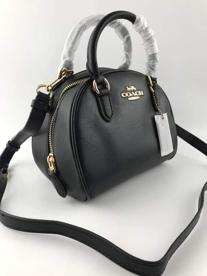 🍀 CCH Crosby Sydney (Category: Luxury Bags & Wallets) located in Manila. Submitted by shan_kenz (Listing ID 1254828091, Image 1). Description: 🍀 CCH Crosby Sydney ▪️8"L x 5"W x 6"H 💰 P2,000 ▪️Actual photo ▪️Plus SF.