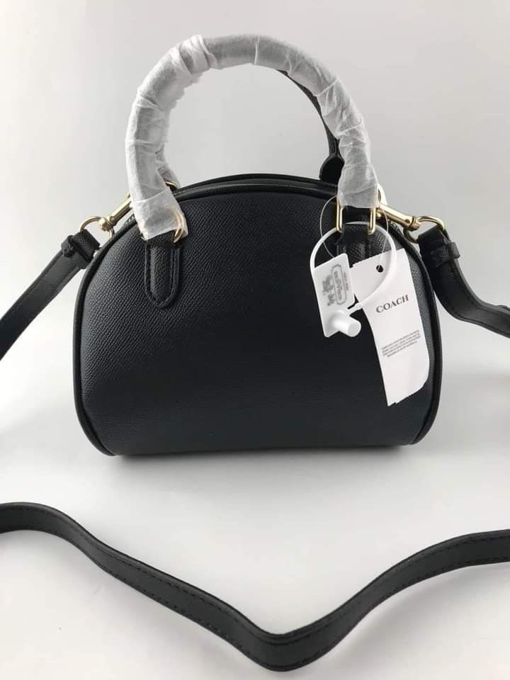 🍀 CCH Crosby Sydney (Category: Luxury Bags & Wallets) located in Manila. Submitted by shan_kenz (Listing ID 1254828091, Image 2). Description: 🍀 CCH Crosby Sydney ▪️8"L x 5"W x 6"H 💰 P2,000 ▪️Actual photo ▪️Plus SF.