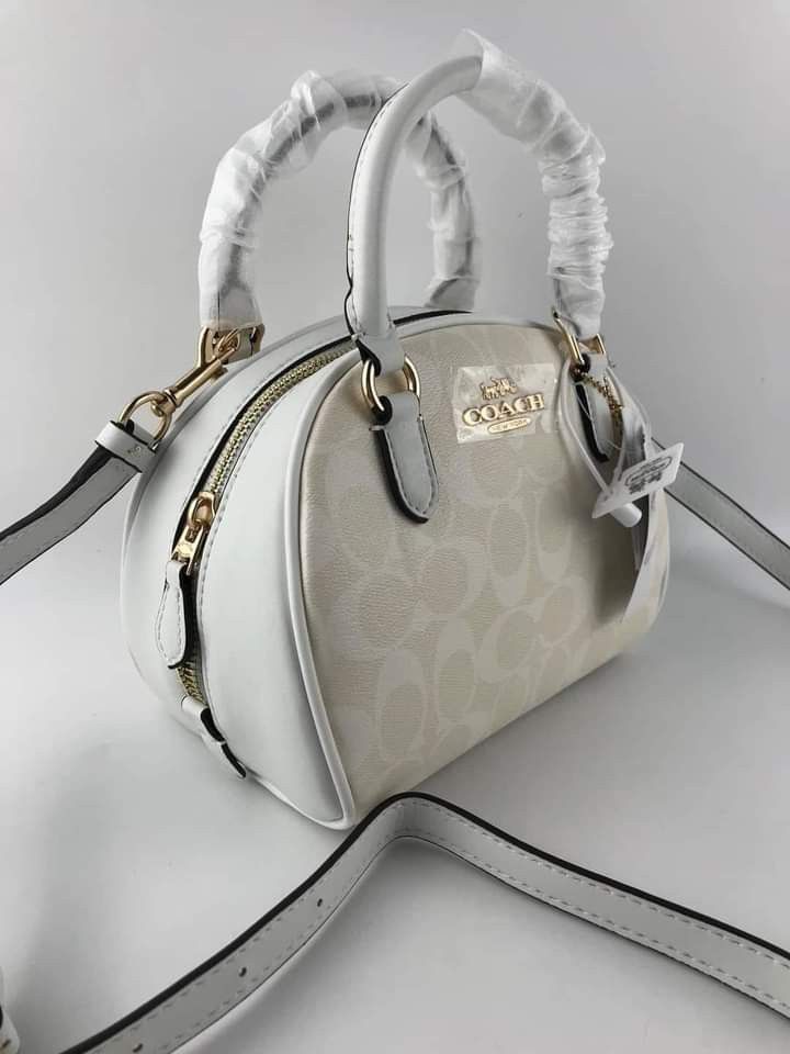 🍀 CCH Crosby Sydney (Category: Luxury Bags & Wallets) located in Manila. Submitted by shan_kenz (Listing ID 1254828670, Image 2). Description: 🍀 CCH Crosby Sydney ▪️8"L x 5"W x 6"H 💰 P2,000 ▪️Actual photo ▪️Plus SF.