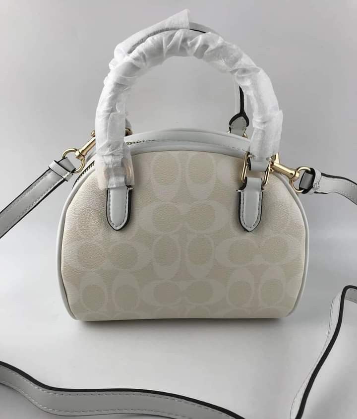 🍀 CCH Crosby Sydney (Category: Luxury Bags & Wallets) located in Manila. Submitted by shan_kenz (Listing ID 1254828670, Image 3). Description: 🍀 CCH Crosby Sydney ▪️8"L x 5"W x 6"H 💰 P2,000 ▪️Actual photo ▪️Plus SF.
