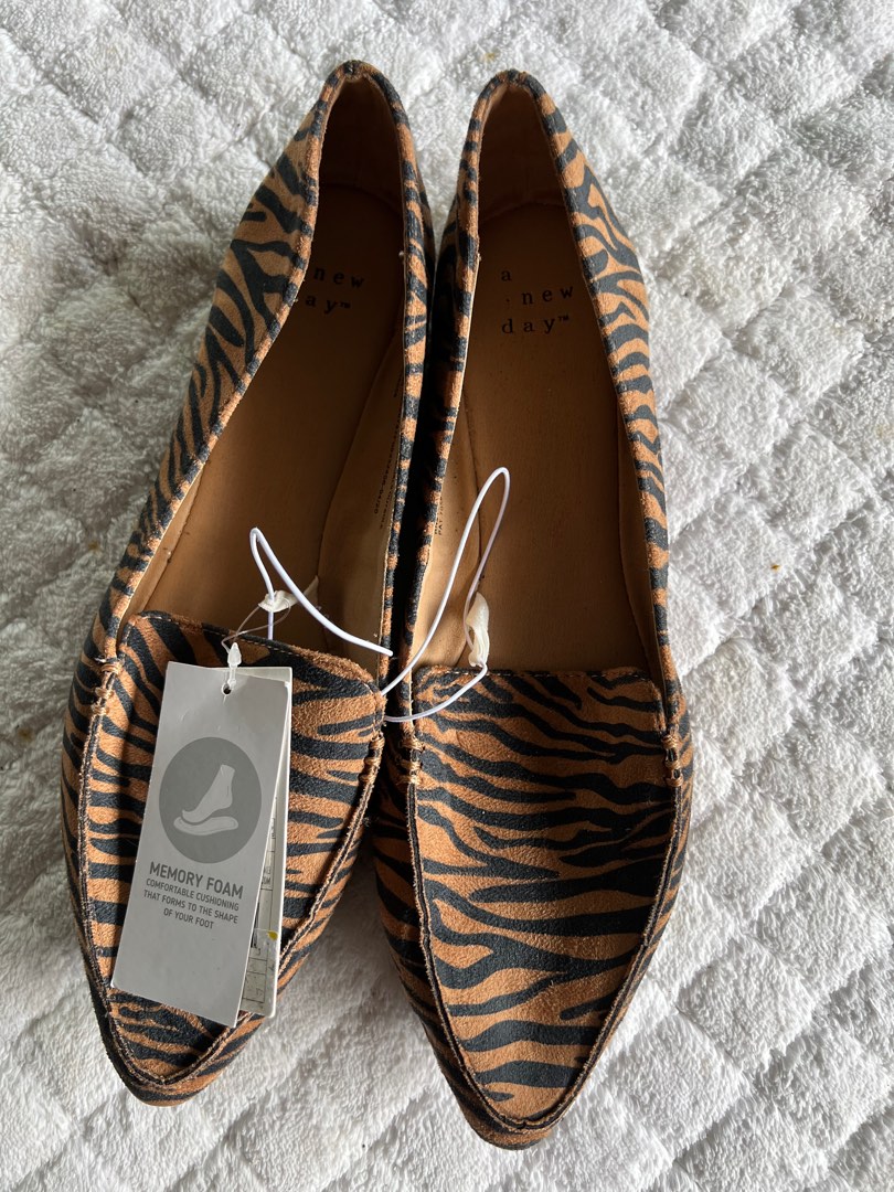 Tiger print flat hotsell shoes